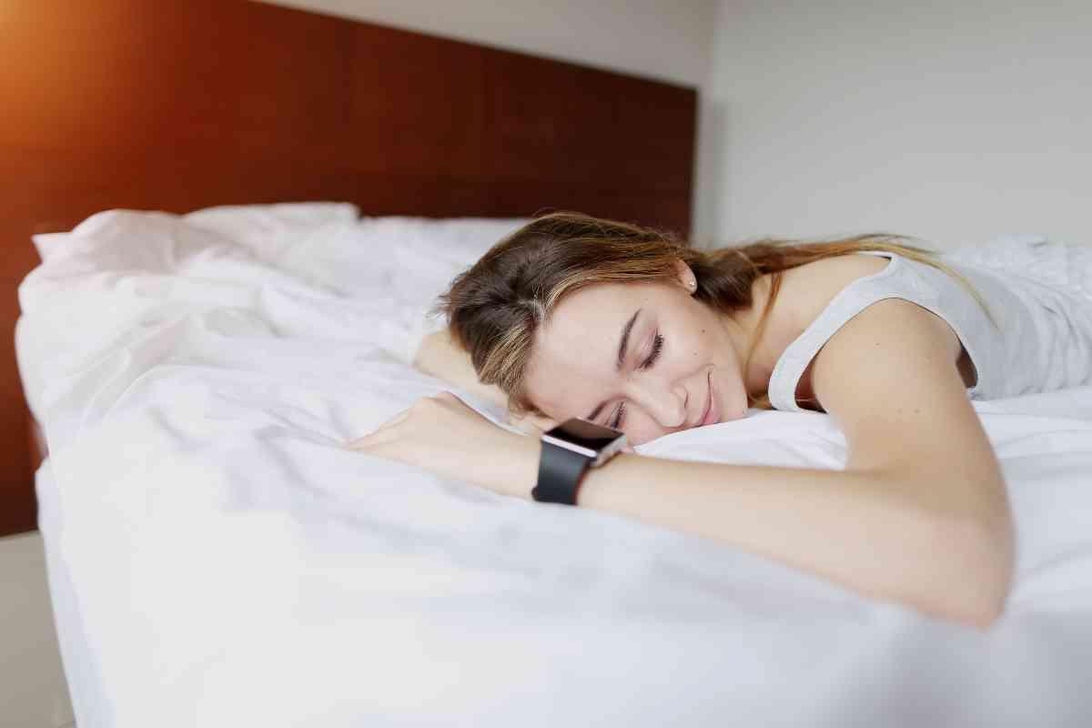 sleeping-with-an-apple-watch-5-tips-for-good-sleep-smart-watch-journal